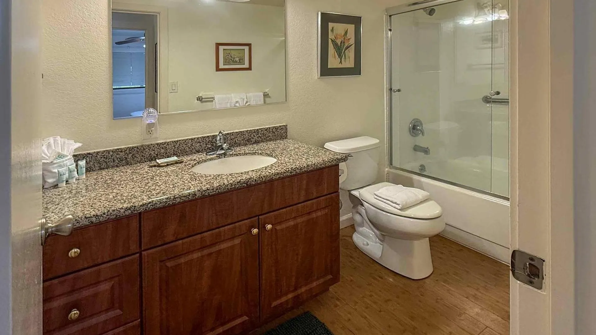 Holiday home Lauloa 410 - Top Floor, Direct Ocean Front, Stunning Renovation, Wi-Fi, Split Ac Wailuku