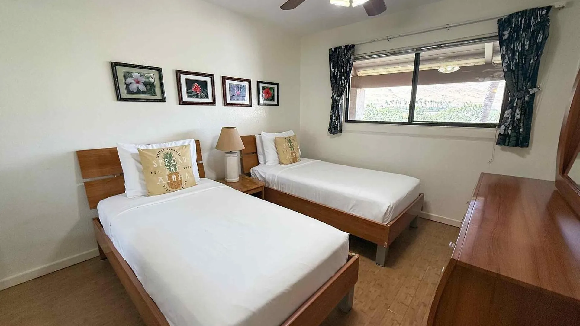 Lauloa 410 - Top Floor, Direct Ocean Front, Stunning Renovation, Wi-Fi, Split Ac Wailuku Holiday home