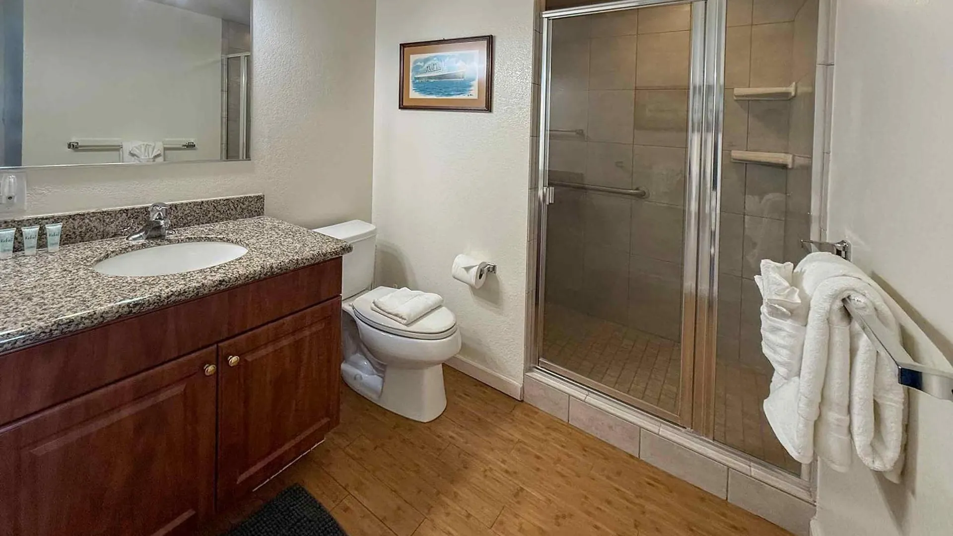 Lauloa 410 - Top Floor, Direct Ocean Front, Stunning Renovation, Wi-Fi, Split Ac Wailuku Holiday home