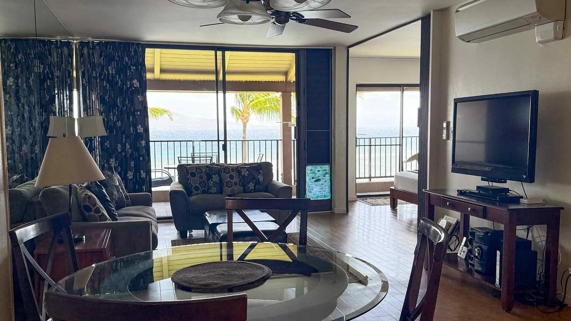 Lauloa 410 - Top Floor, Direct Ocean Front, Stunning Renovation, Wi-Fi, Split Ac Wailuku 0*,  United States