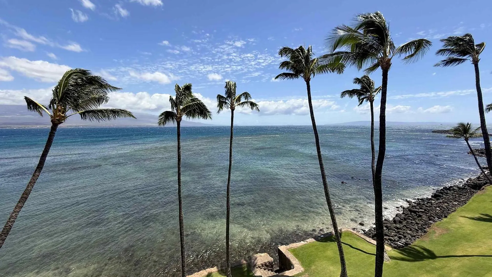 Holiday home Lauloa 410 - Top Floor, Direct Ocean Front, Stunning Renovation, Wi-Fi, Split Ac Wailuku United States