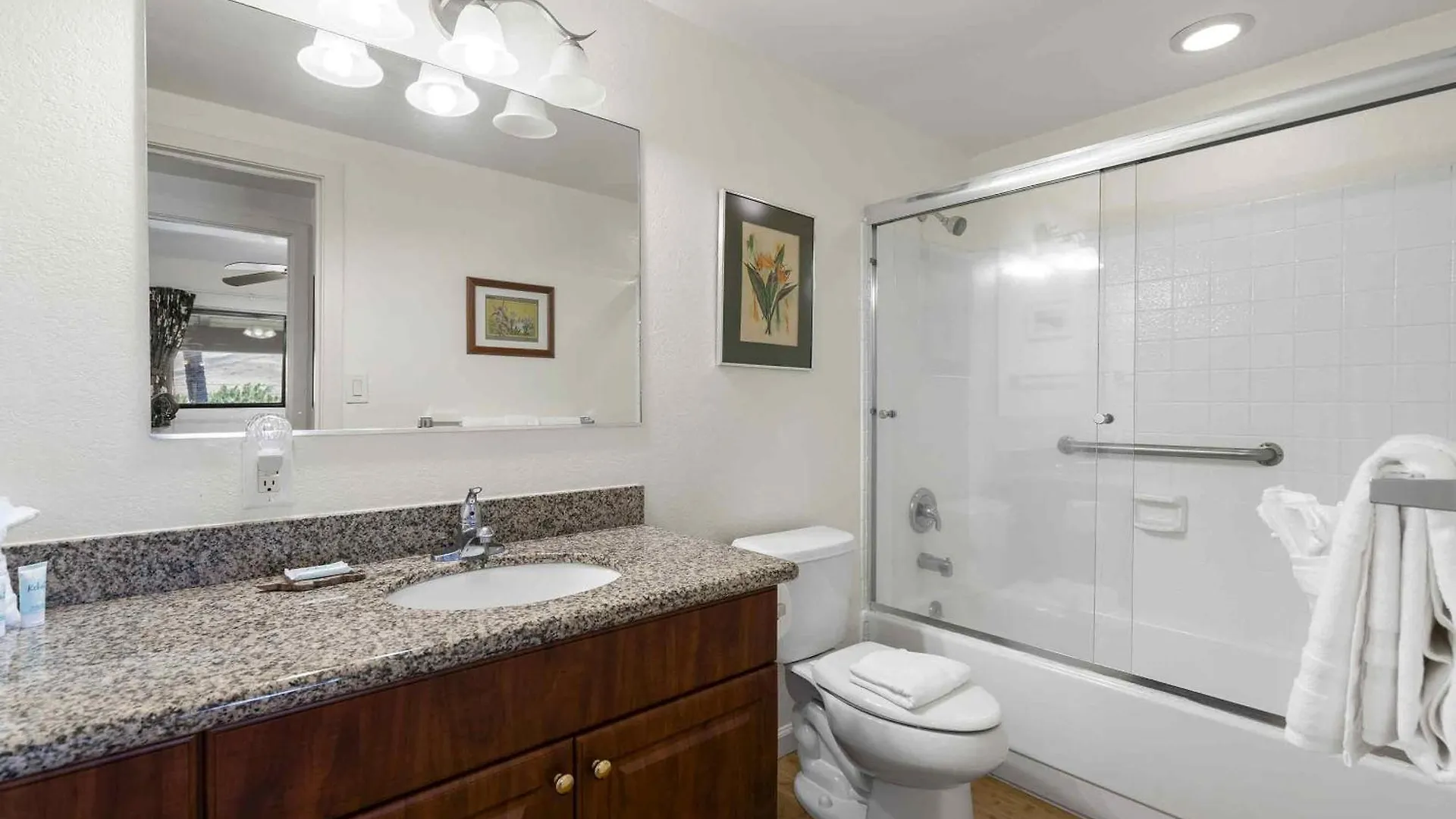 Lauloa 410 - Top Floor, Direct Ocean Front, Stunning Renovation, Wi-Fi, Split Ac Wailuku