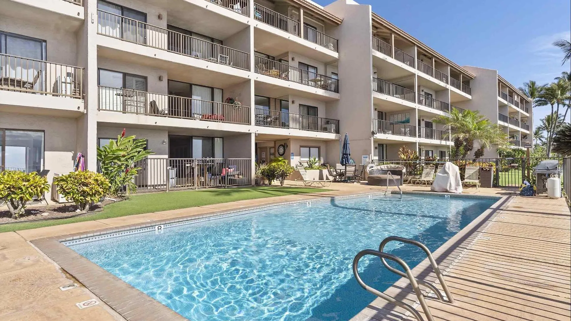 Lauloa 410 - Top Floor, Direct Ocean Front, Stunning Renovation, Wi-Fi, Split Ac Wailuku United States