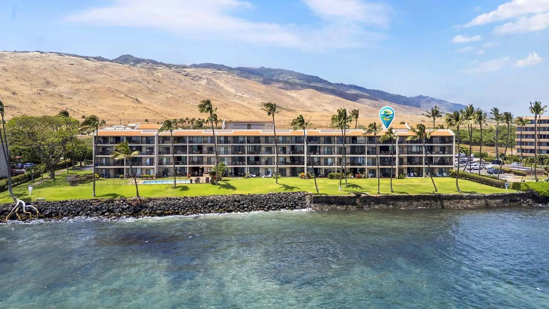 Wailuku Lauloa 410 - Top Floor, Direct Ocean Front, Stunning Renovation, Wi-Fi, Split Ac