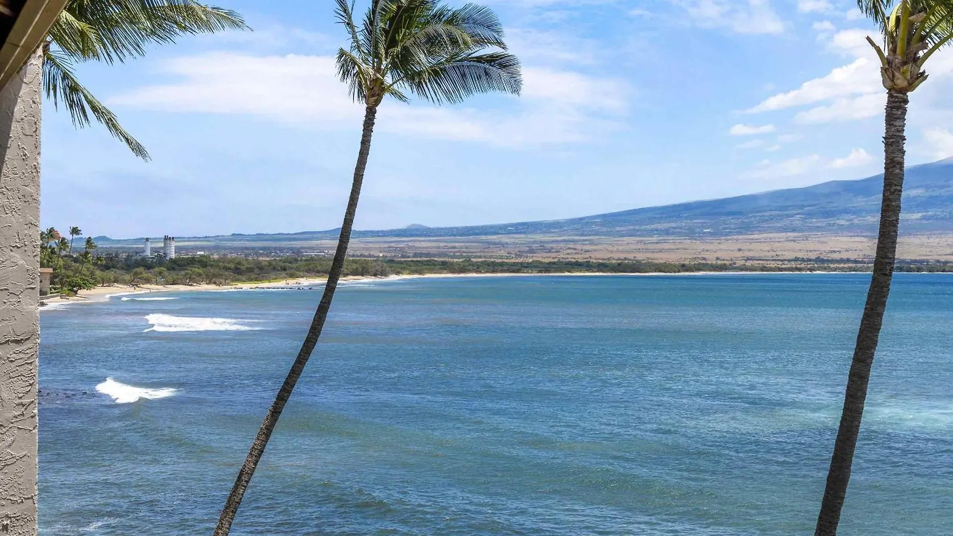 Holiday home Lauloa 410 - Top Floor, Direct Ocean Front, Stunning Renovation, Wi-Fi, Split Ac Wailuku