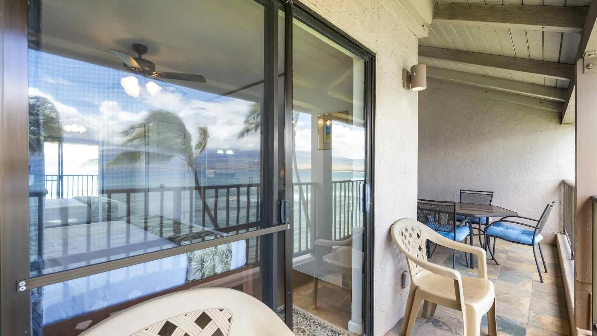 Holiday home Lauloa 410 - Top Floor, Direct Ocean Front, Stunning Renovation, Wi-Fi, Split Ac Wailuku United States