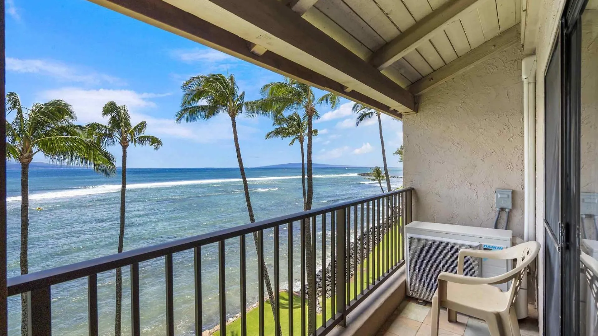 Lauloa 410 - Top Floor, Direct Ocean Front, Stunning Renovation, Wi-Fi, Split Ac Wailuku 0*,  United States