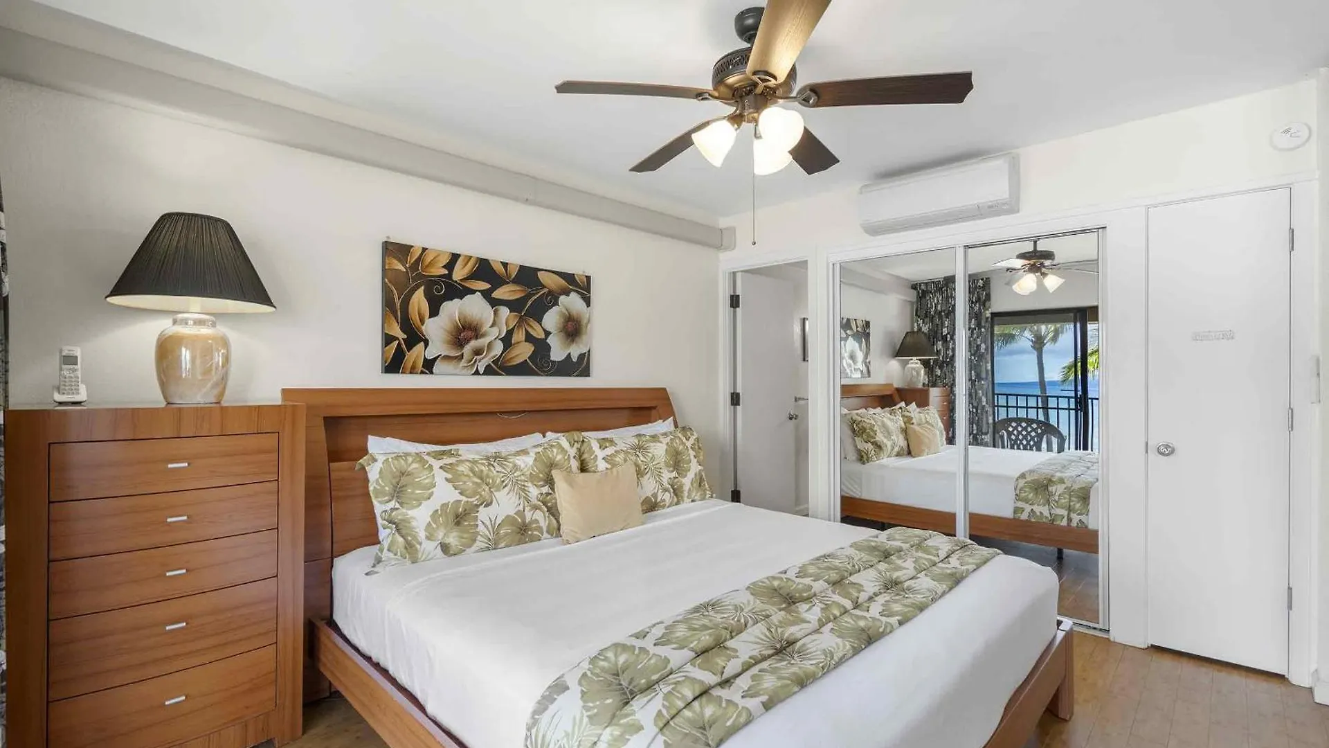 Lauloa 410 - Top Floor, Direct Ocean Front, Stunning Renovation, Wi-Fi, Split Ac Wailuku 0*,