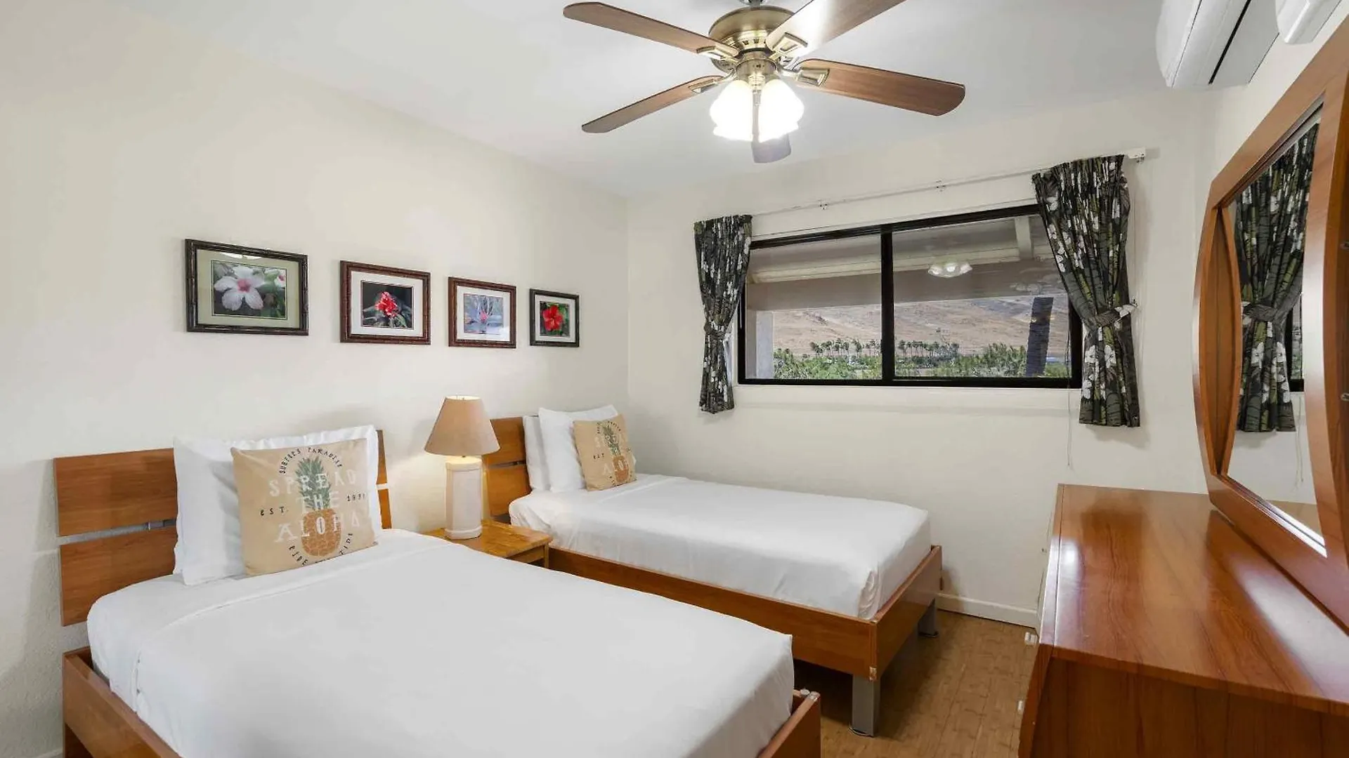 Holiday home Lauloa 410 - Top Floor, Direct Ocean Front, Stunning Renovation, Wi-Fi, Split Ac Wailuku United States