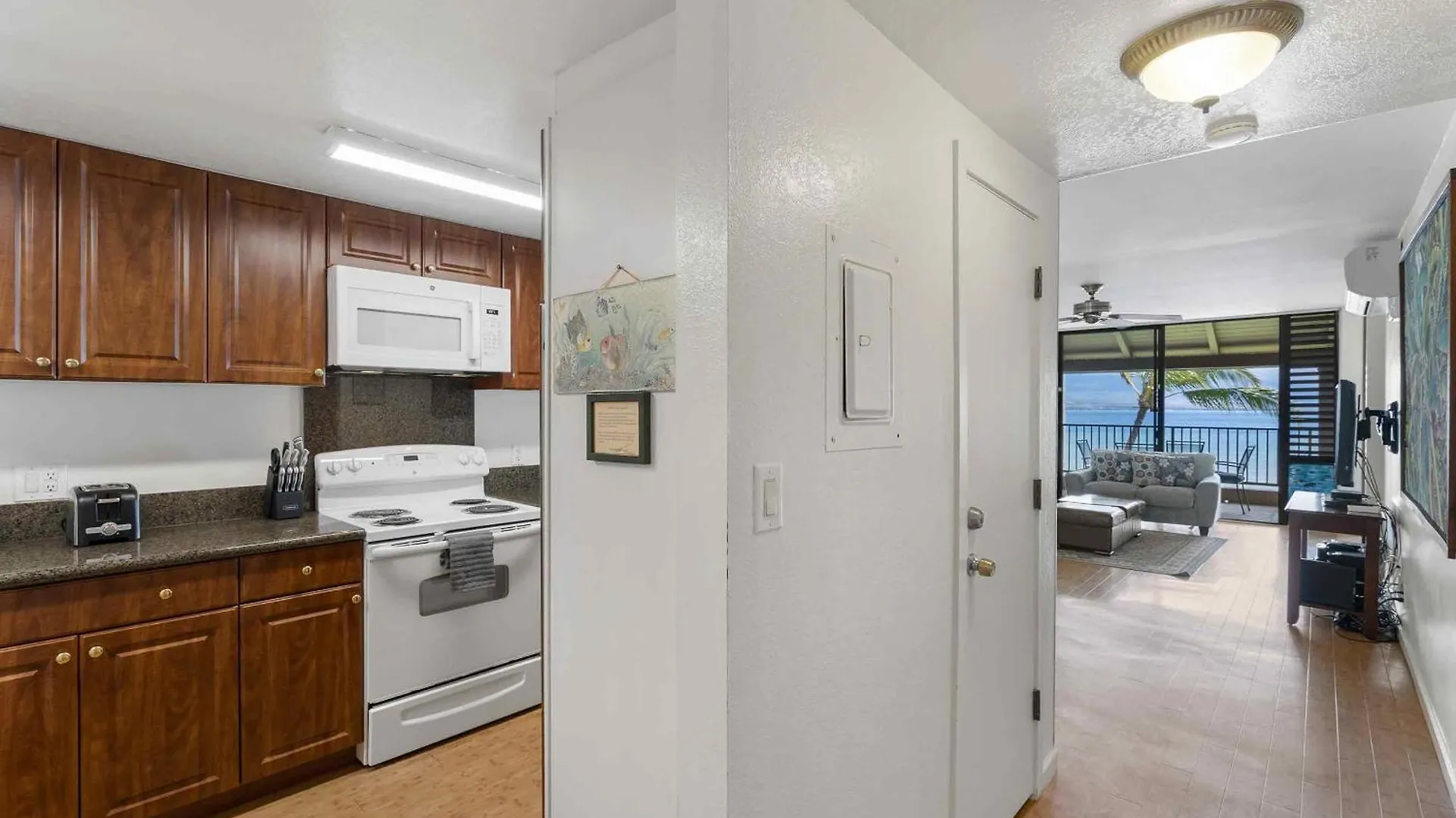 Lauloa 410 - Top Floor, Direct Ocean Front, Stunning Renovation, Wi-Fi, Split Ac Wailuku 0*,  United States