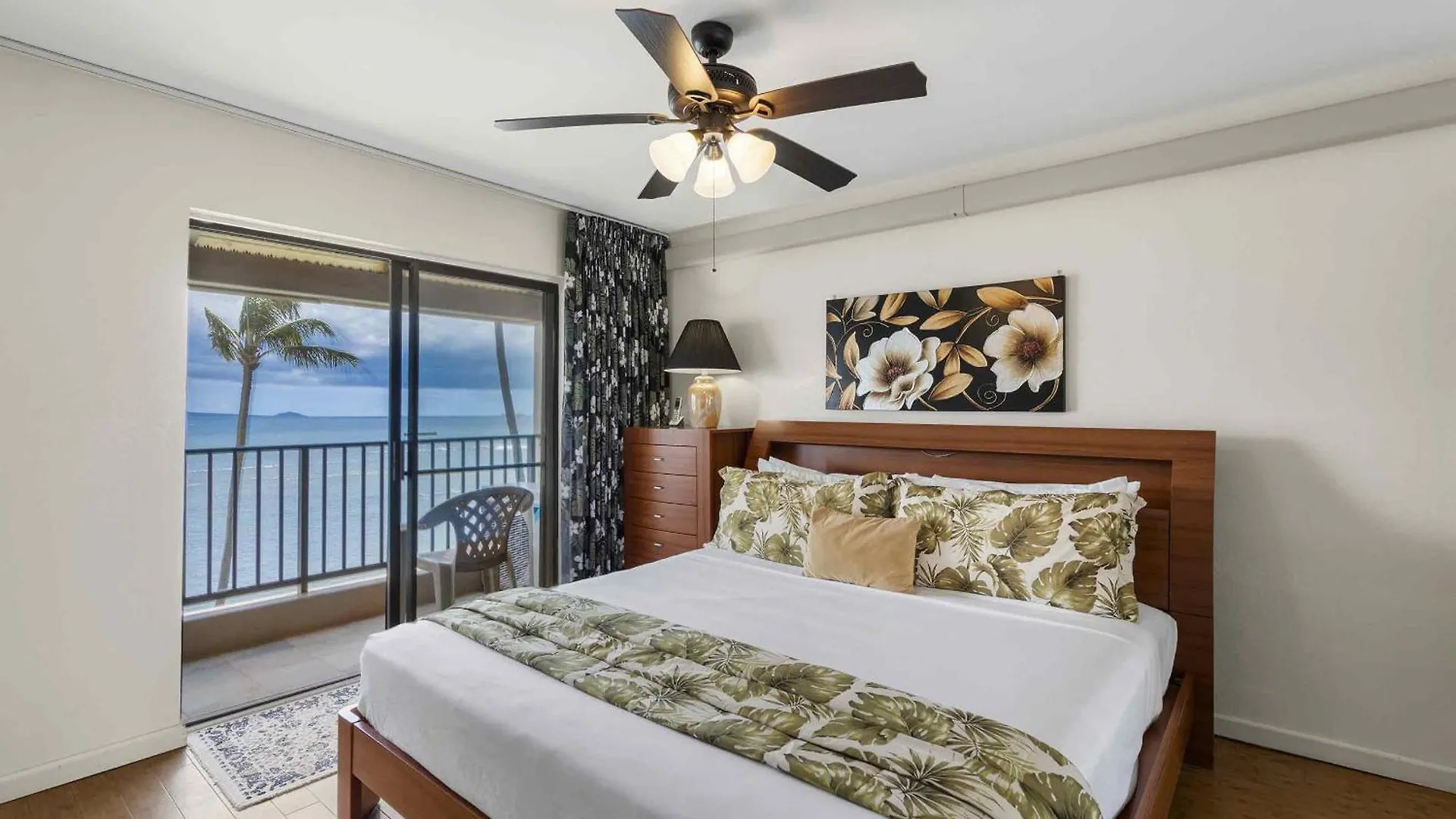 Lauloa 410 - Top Floor, Direct Ocean Front, Stunning Renovation, Wi-Fi, Split Ac Wailuku