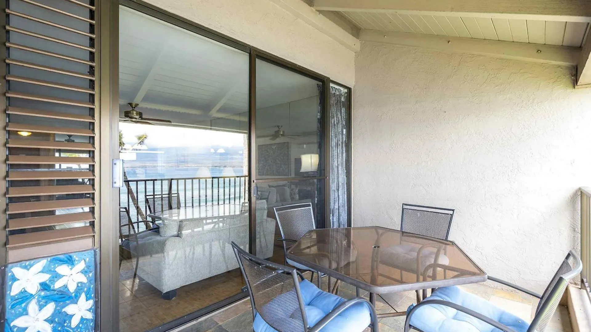 Holiday home Lauloa 410 - Top Floor, Direct Ocean Front, Stunning Renovation, Wi-Fi, Split Ac Wailuku