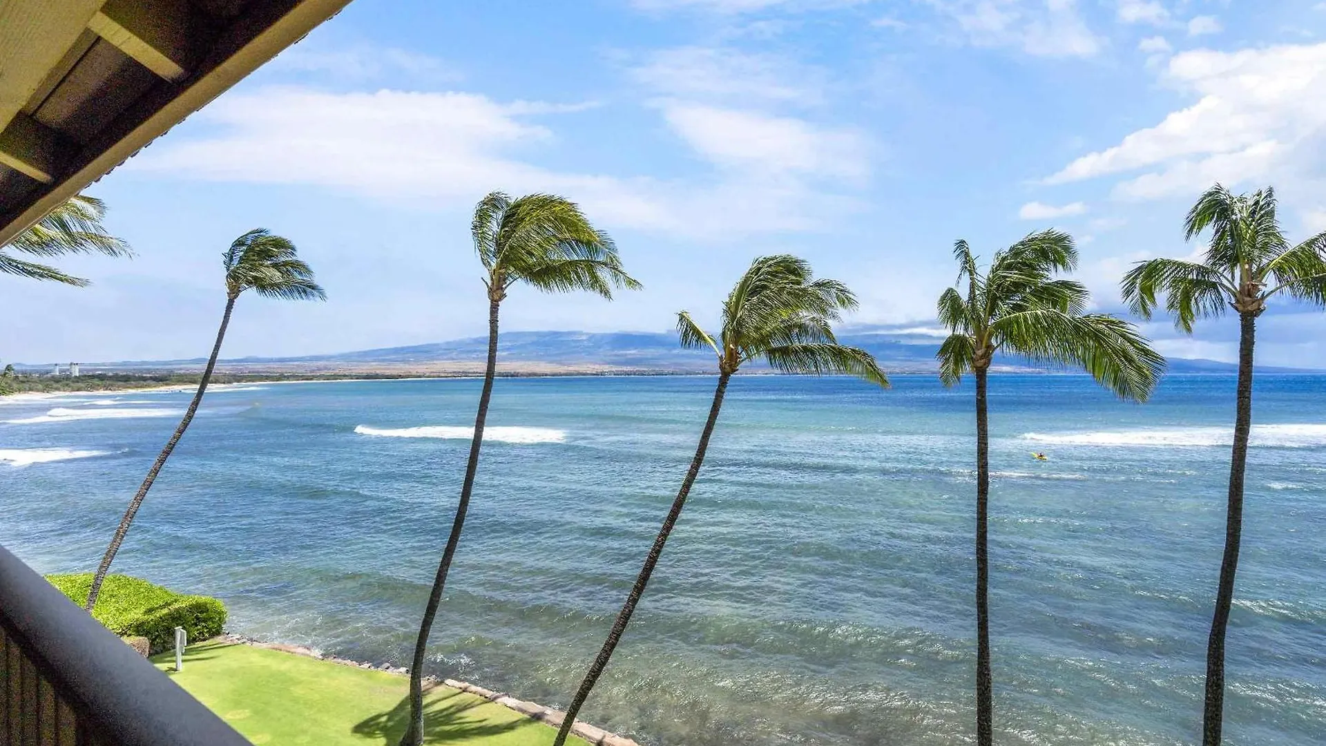 Lauloa 410 - Top Floor, Direct Ocean Front, Stunning Renovation, Wi-Fi, Split Ac Wailuku 0*,
